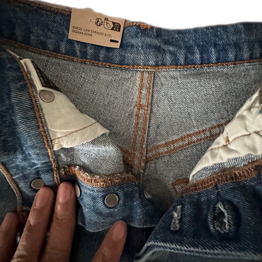 Levi's® Women’s 501 Original High Rise Distressed Hem Cut Off Shorts Size/25 - Picture 8 of 14